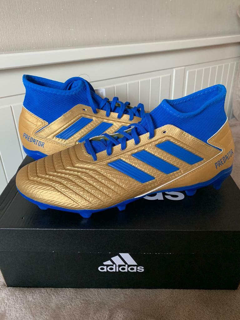 gold and blue predators
